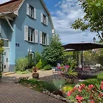 D'hotes Le Domaine Des Remparts Bed & Breakfast