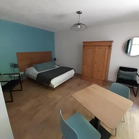 D'hotes Le Domaine Des Remparts Bed & Breakfast 3*