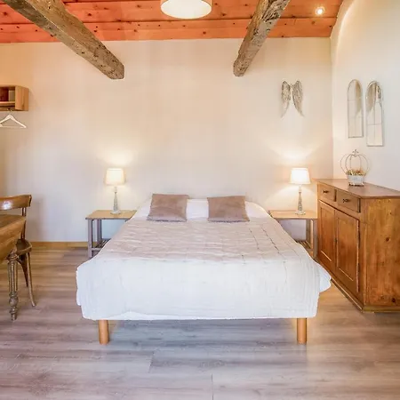 D'hotes Le Domaine Des Remparts Bed & Breakfast
