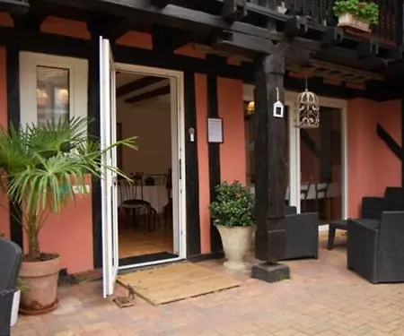 D'hotes Le Domaine Des Remparts Bed & Breakfast