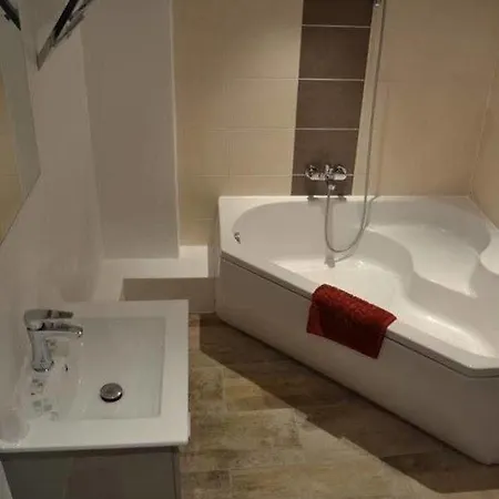 D'hotes Le Domaine Des Remparts Bed & Breakfast